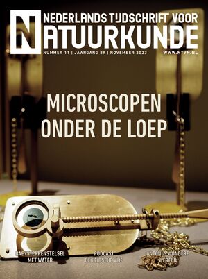   Grote lijnen Nobelprijs voor de ontwikkeling van attoseconde-lichtpulsen om elektronen te bestuderen Babysterrenstelsel met water Van stoffenhandelaar naar ’s werelds eerste microbioloog Podcast De Leidsche Vijf Microscopie 300 jaar na Antoni van Leeuwenhoek Antoni’s wondere wereld Onmogelijke microscopie De onbekende structuur van het proton ontdekken met behulp van quarkoniumproductie Onderwijsvernieuwing met CBL De uitvinding van de fasecontrastmicroscoop door Frits Zernike Het lesbezoek Wetenschapscommunicatie door de ogen van fysici Niet vervangen, maar innoveren Afscheid van de NNV